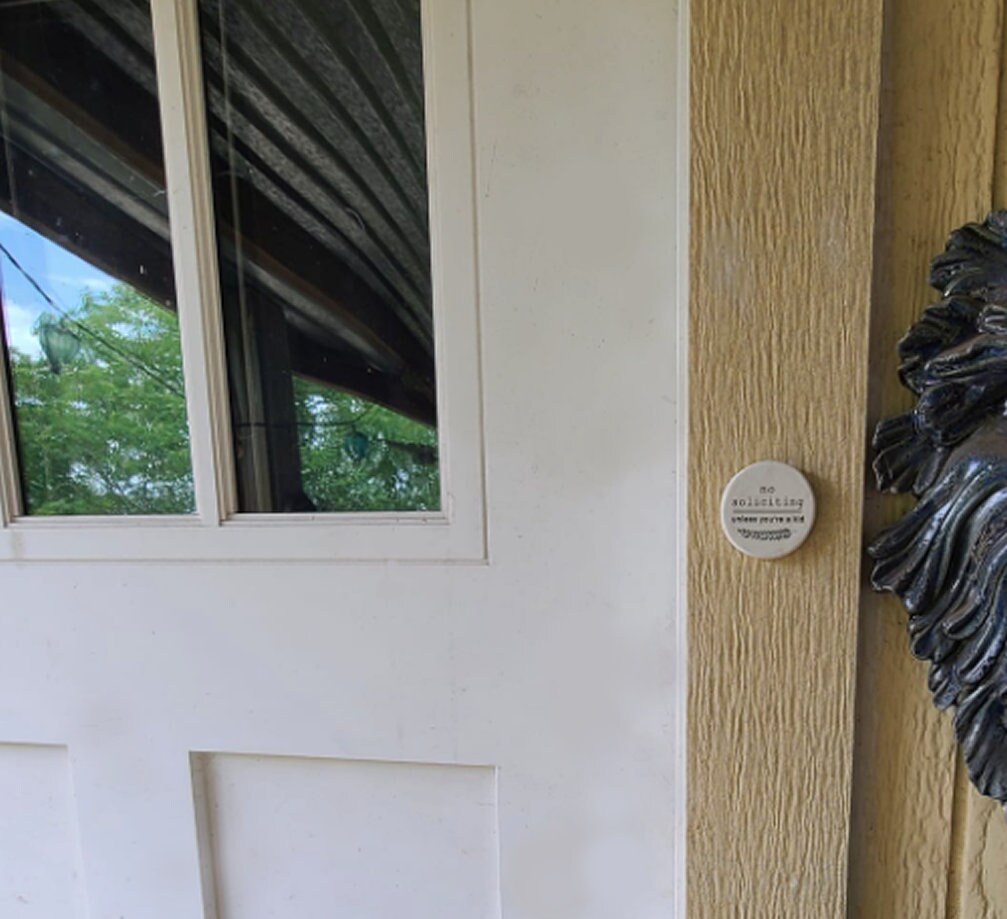 Sign Do not knock or ring doorbell, No Soliciting Sign - different sizes available