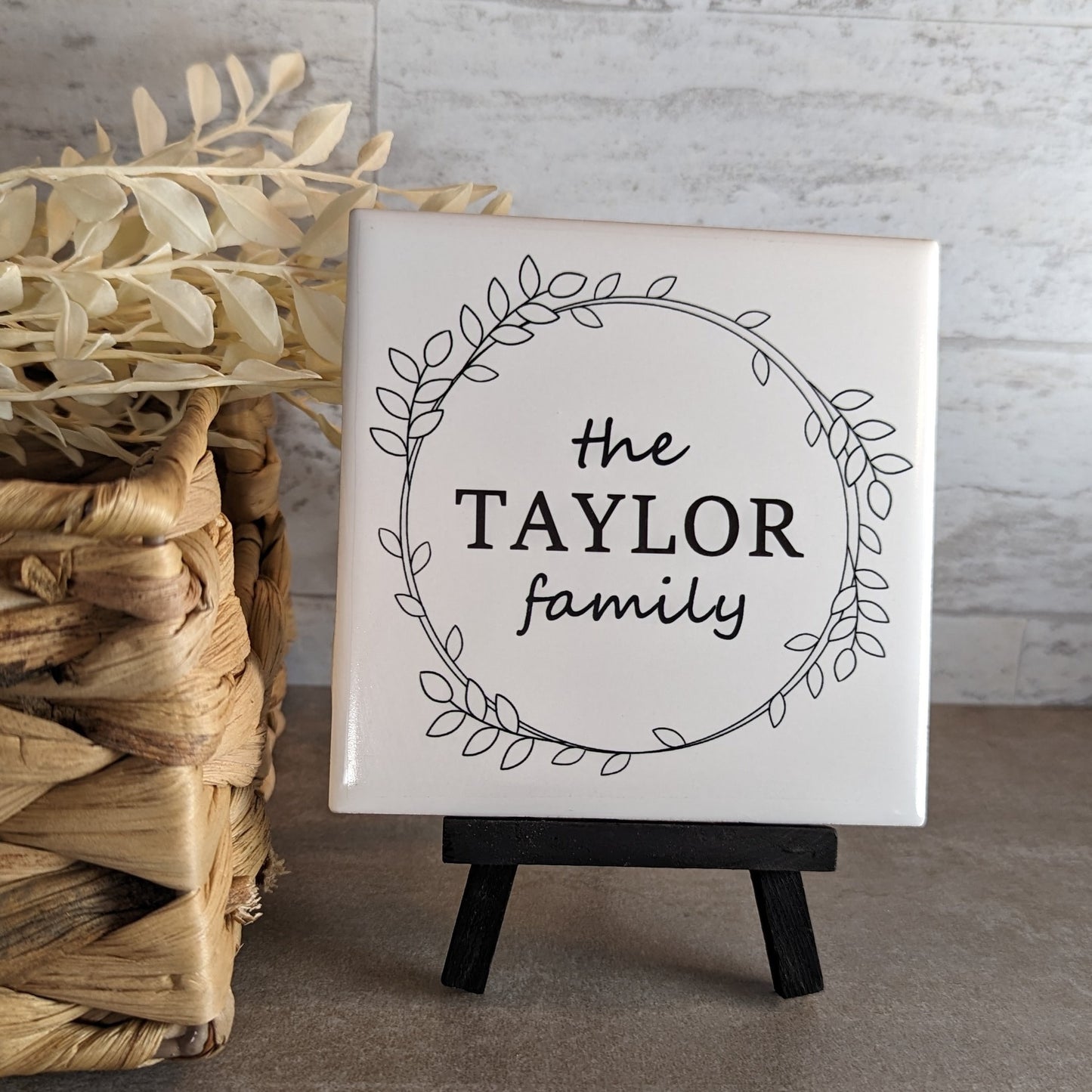 Easel Sign: Personalized Nature Wreath Family Name