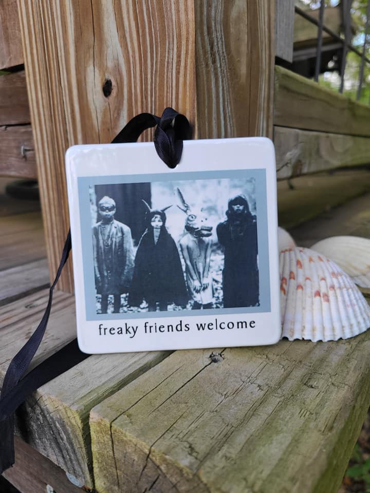 Sign Ceramic Freaky Friends Sign - different sizes to choose from