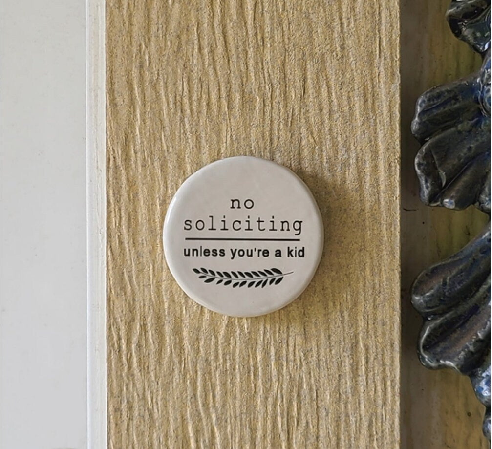 Sign Do not knock or ring doorbell, No Soliciting Sign - different sizes available